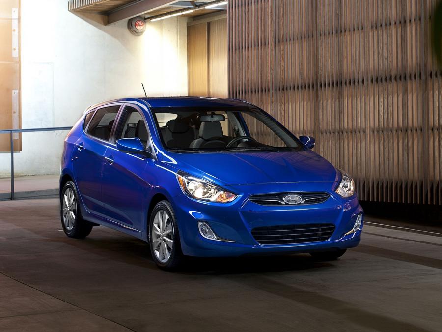  Hyundai Accent 5-Door 2011 года  (US) (фото 13 из 24)